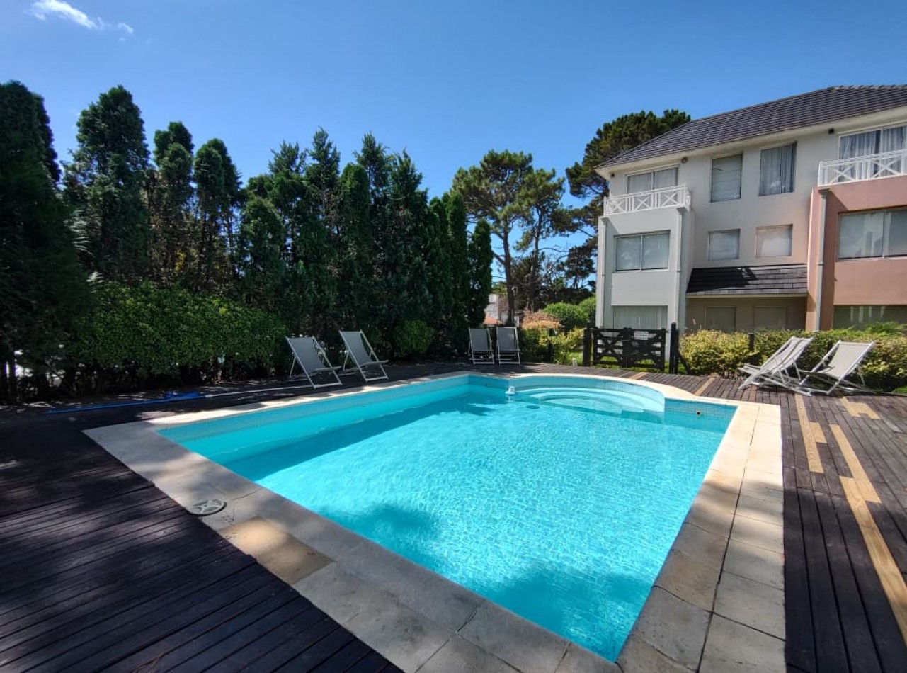 DUPLEX CUATRO AMBIENTES EN ALQUILER ANUAL - PINAMAR CENTRO 