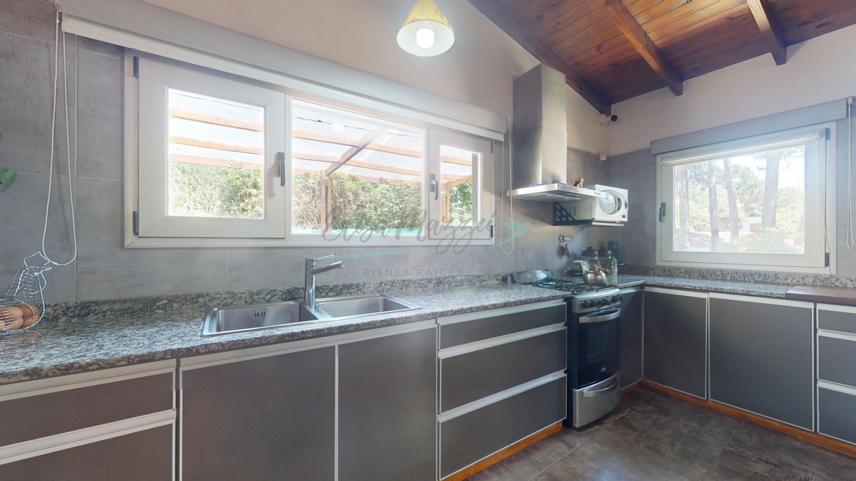 CASA EN VENTA - PINAMAR