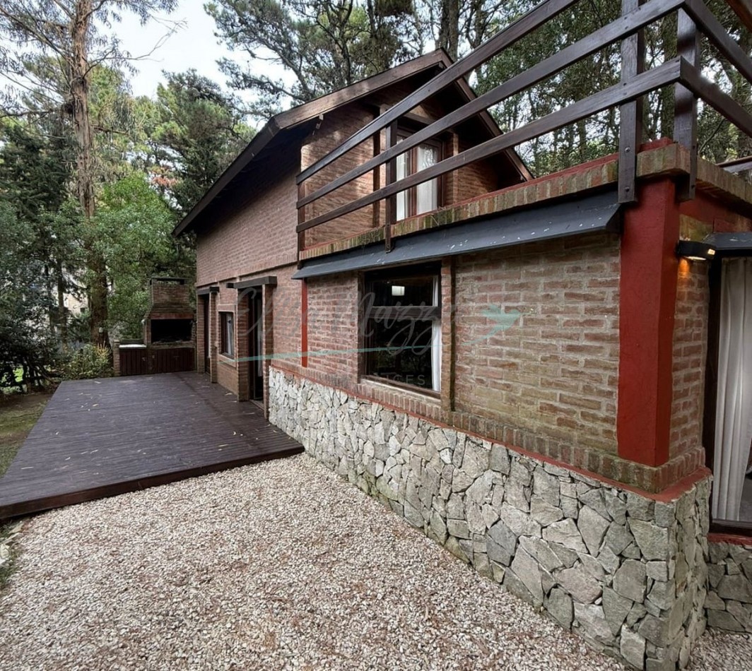 CASA EN VENTA - MAR DE LAS PAMPAS