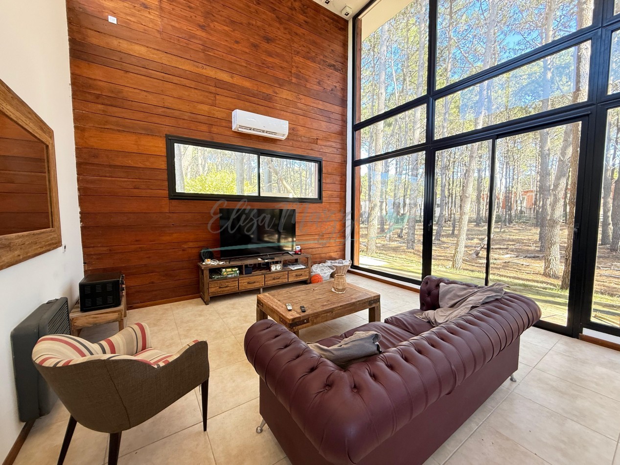 CASA EN VENTA A METROS DEL MAR - VILLA ROBLES