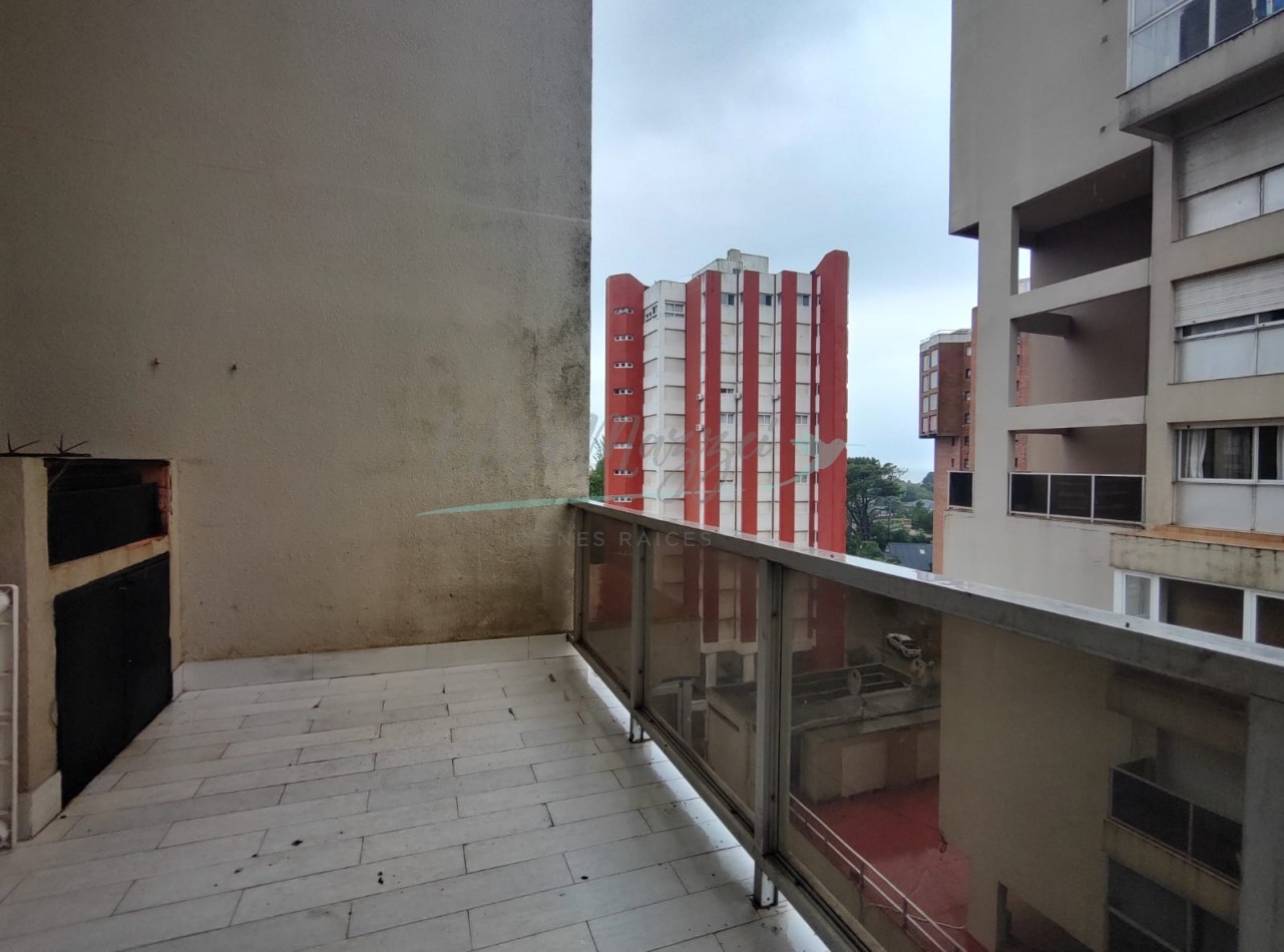 DEPARTAMENTO TRES AMBIENTES EN VENTA - PINAMAR CENTRO - CERCA DEL MAR