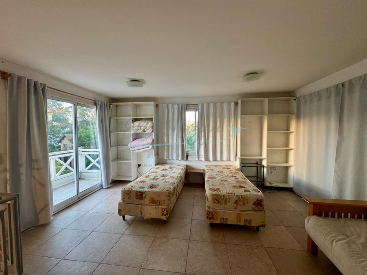 DUPLEX CUATRO AMBIENTES EN ALQUILER ANUAL - PINAMAR CENTRO 