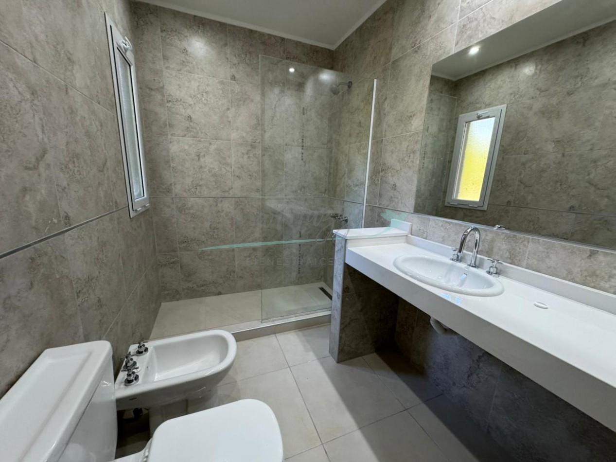 CASA EN VENTA EN ZONA ALAMOS - PINAMAR 