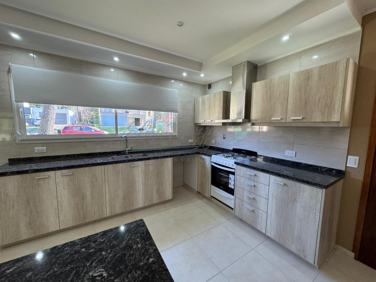 CASA EN VENTA EN ZONA ALAMOS - PINAMAR 