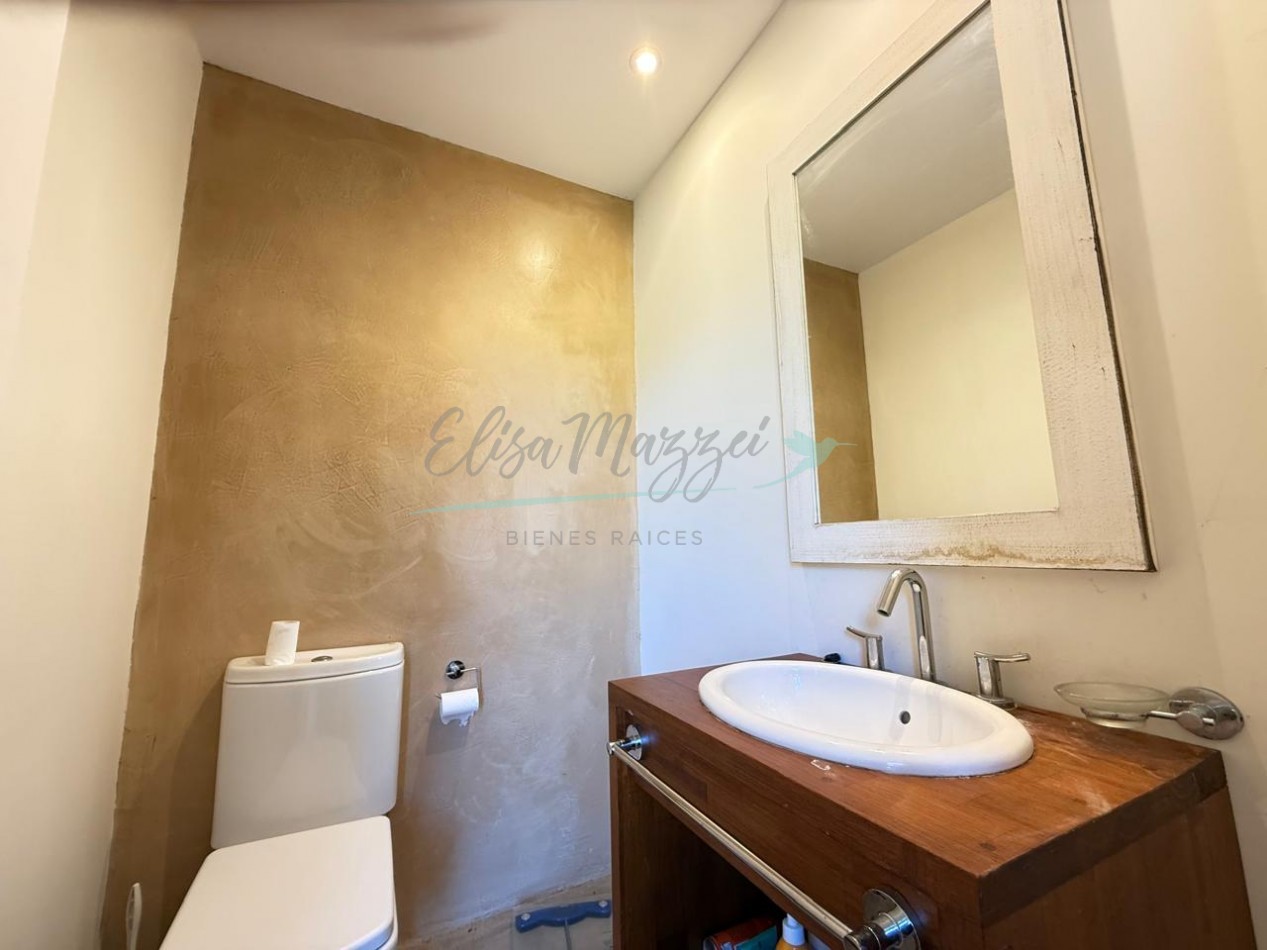 CASA EN VENTA A METROS DEL MAR - VILLA ROBLES