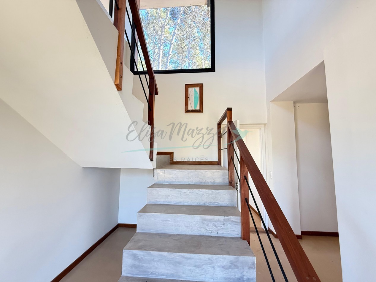 CASA EN VENTA A METROS DEL MAR - VILLA ROBLES