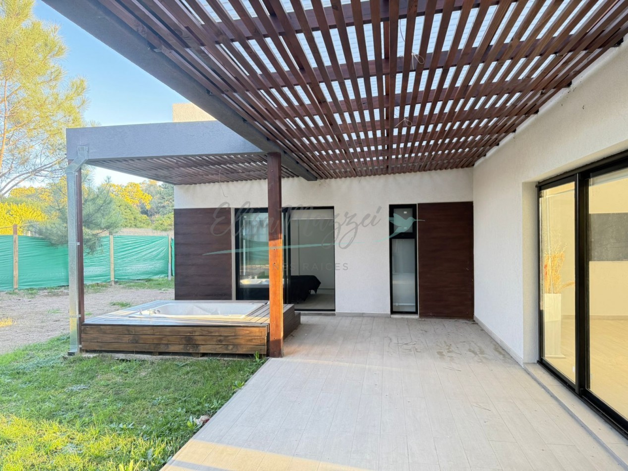 CASA EN VENTA A ESTRENAR - PINAMAR