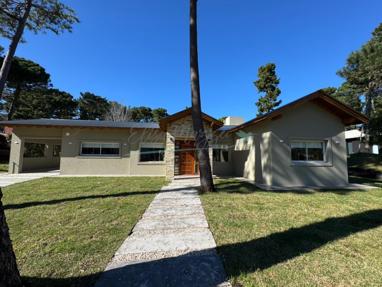 CASA EN VENTA EN ZONA ALAMOS - PINAMAR 