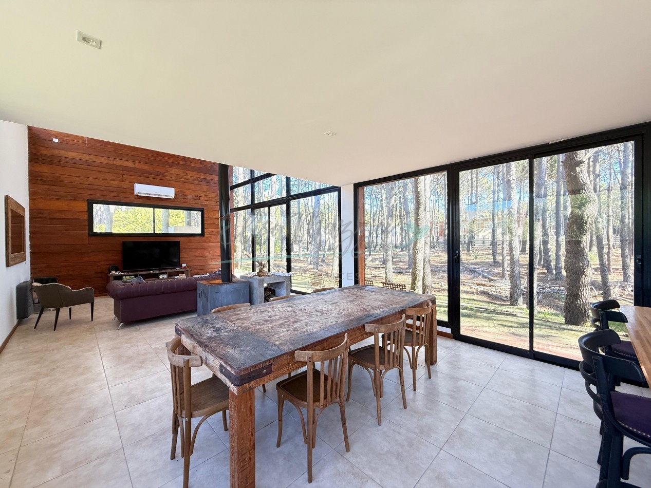 CASA EN VENTA A METROS DEL MAR - VILLA ROBLES