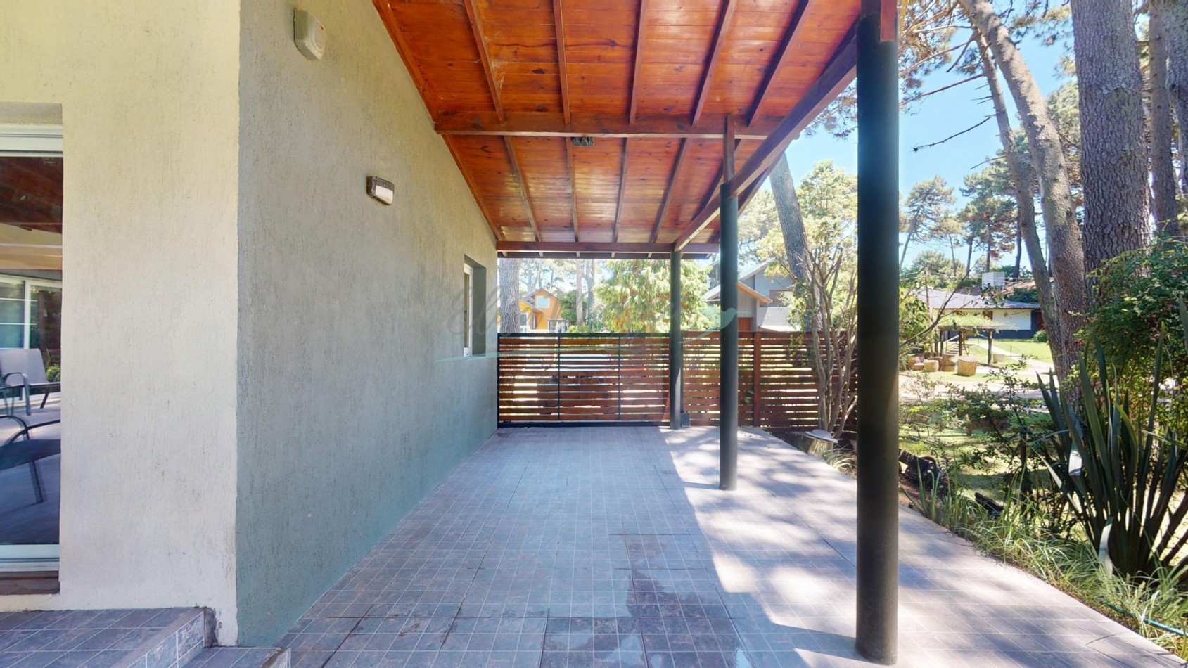 CASA EN VENTA - PINAMAR