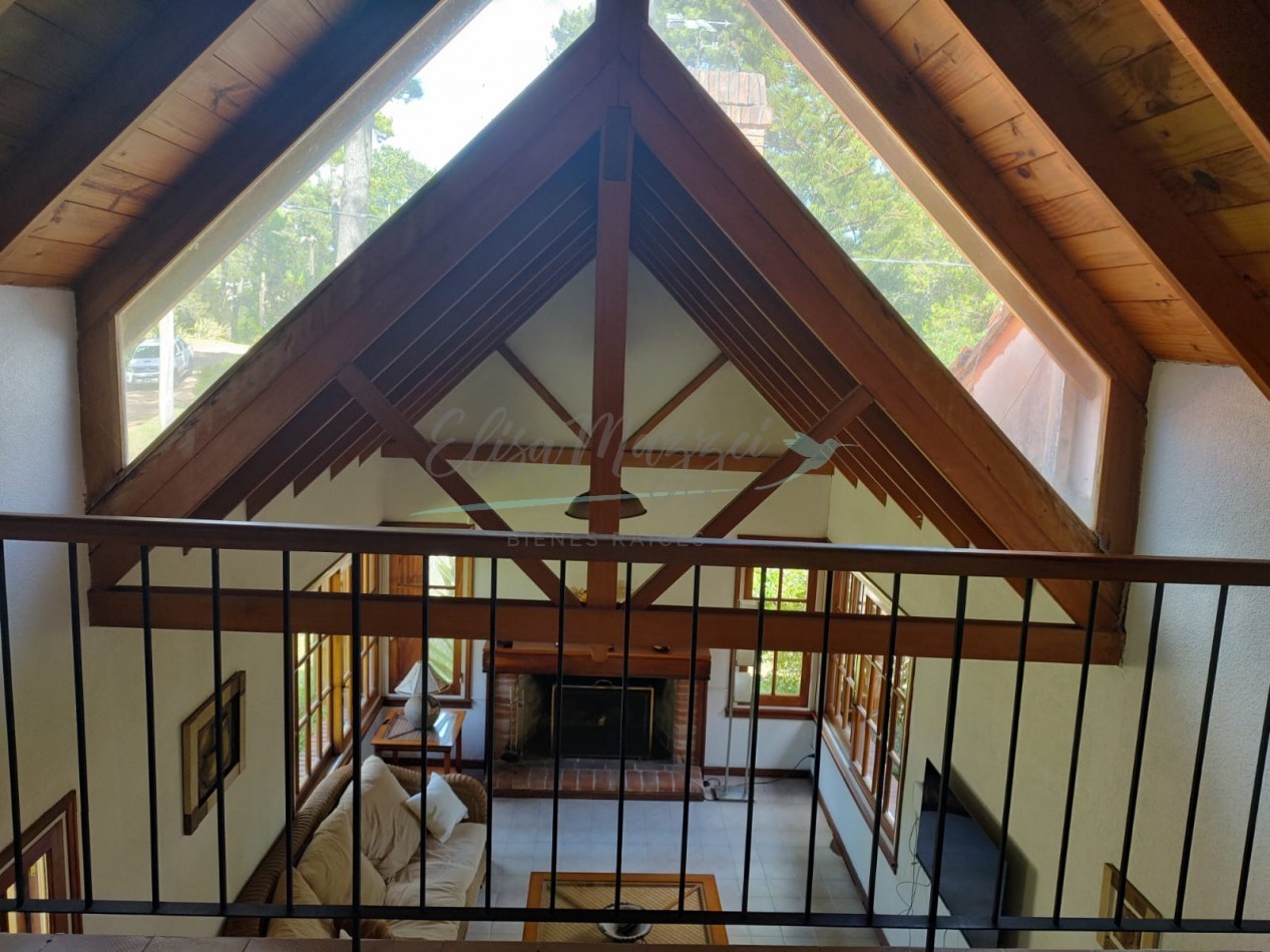 CASA EN VENTA SEIS AMBIENTES - PINAMAR