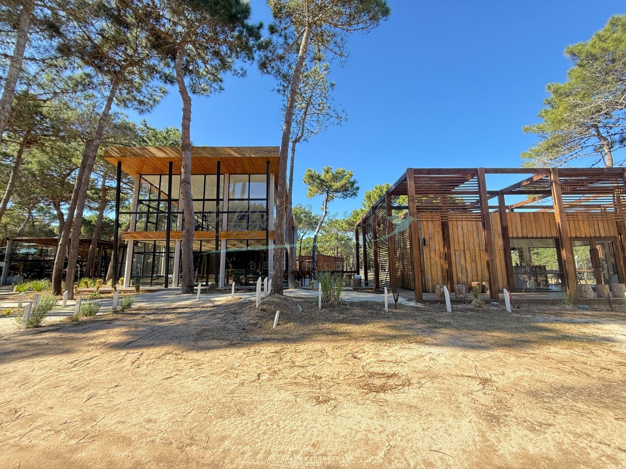 CASA EN VENTA A METROS DEL MAR - VILLA ROBLES