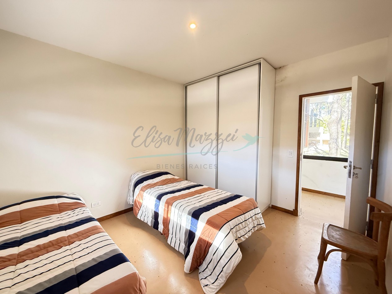 CASA EN VENTA A METROS DEL MAR - VILLA ROBLES