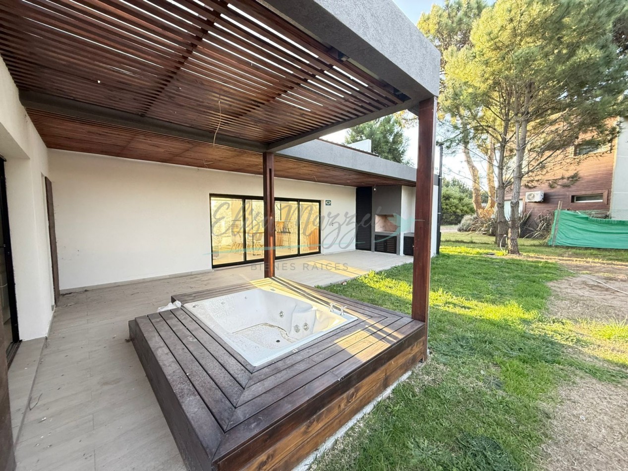 CASA EN VENTA A ESTRENAR - PINAMAR