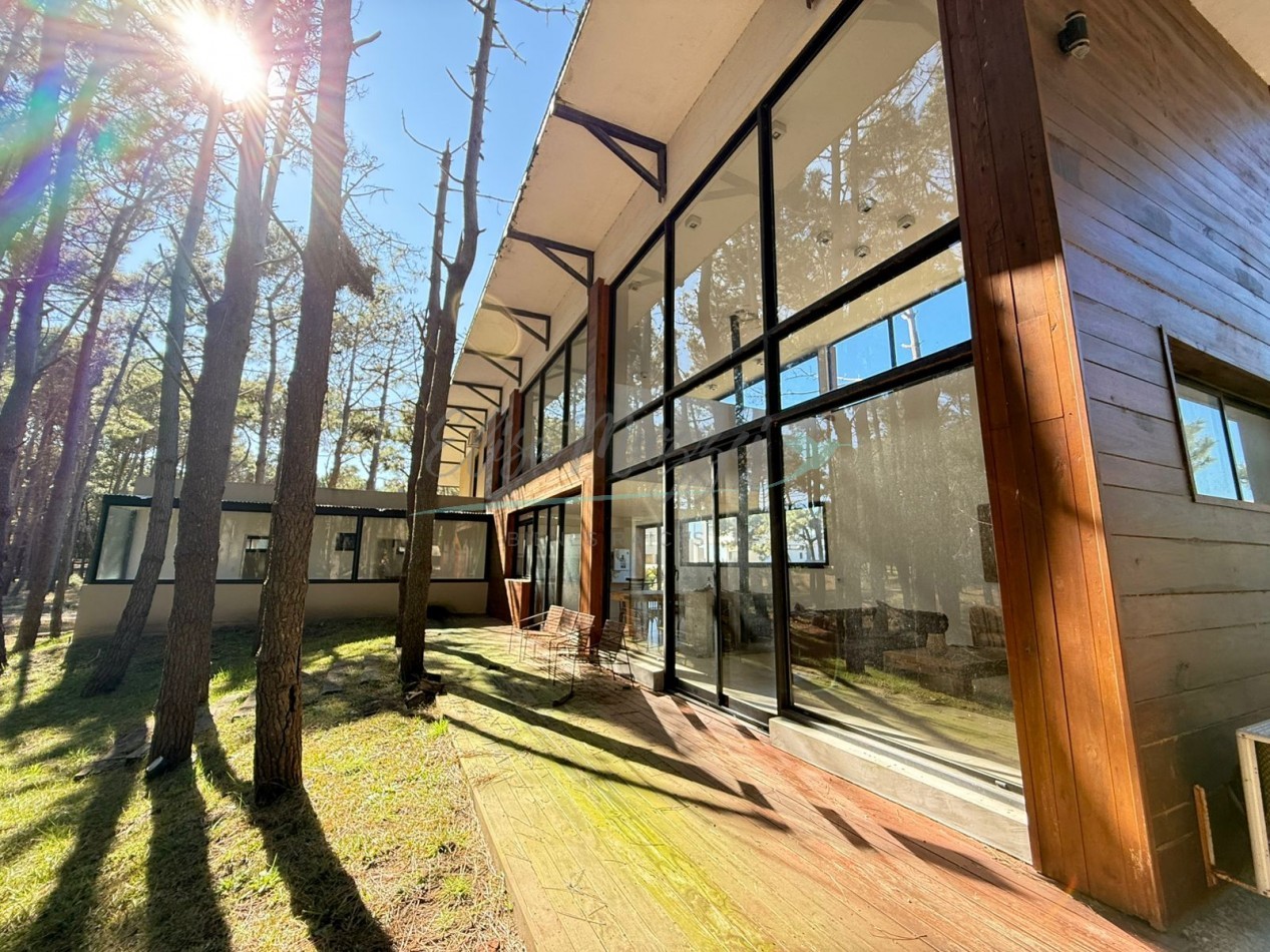 CASA EN VENTA A METROS DEL MAR - VILLA ROBLES