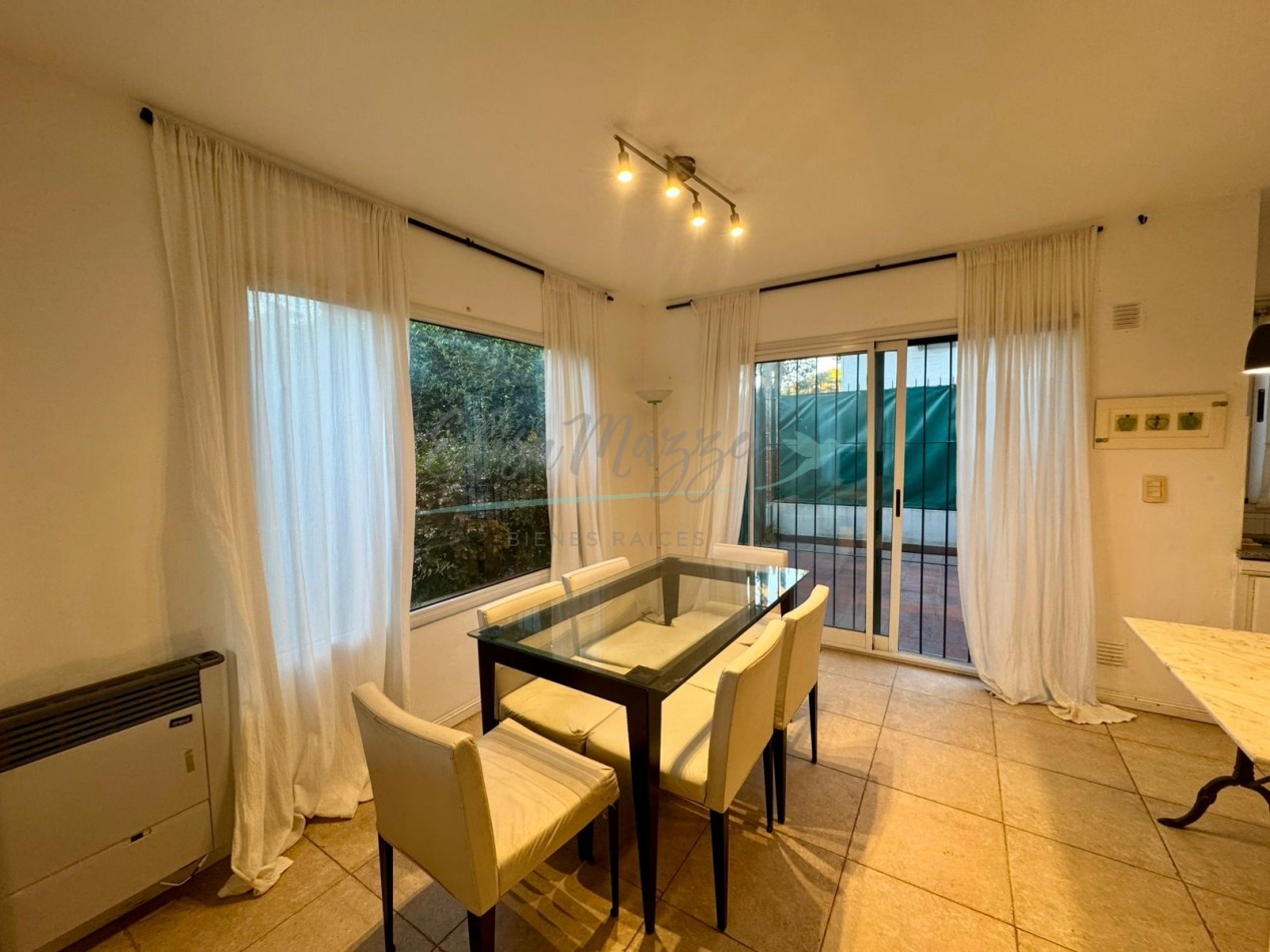 DUPLEX CUATRO AMBIENTES EN ALQUILER ANUAL - PINAMAR CENTRO 