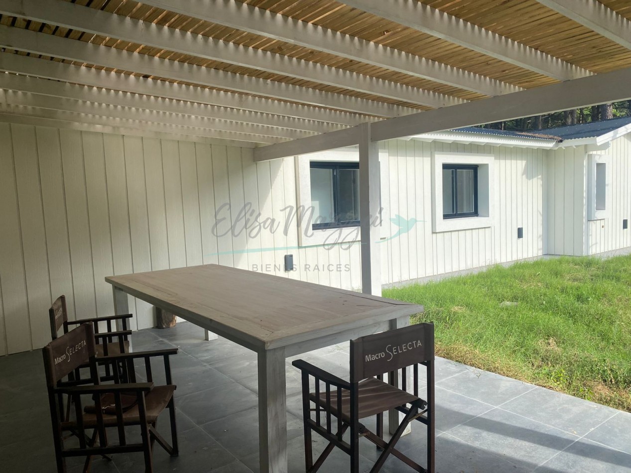 CASA EN VENTA - PIONEROS - PINAMAR