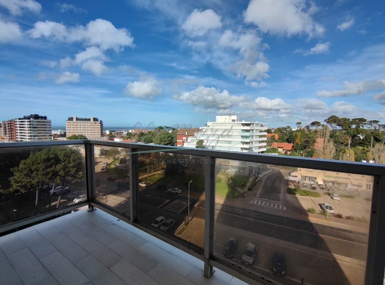 DEPARTAMENTO TRES AMBIENTES EN VENTA - PINAMAR CENTRO - CERCA DEL MAR