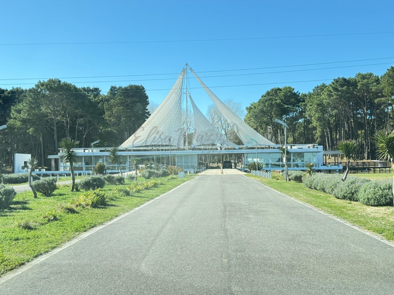 CASA EN VENTA A METROS DEL MAR - VILLA ROBLES