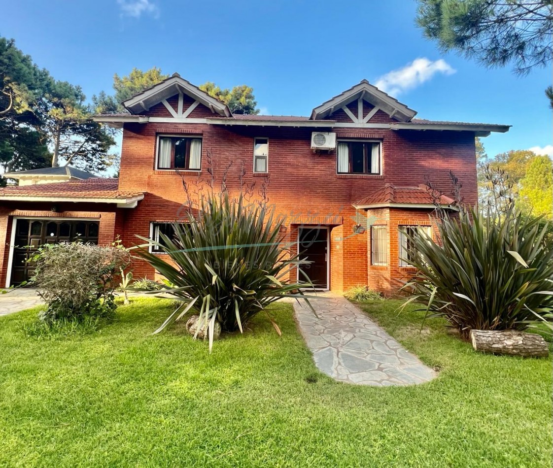 CASA EN VENTA - PINAMAR