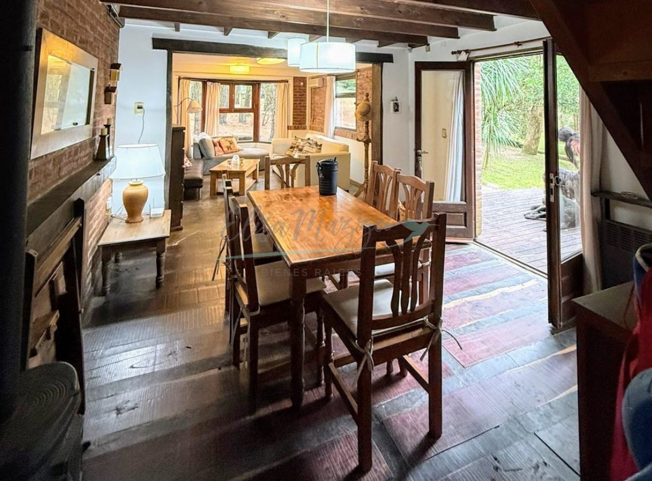 CASA EN VENTA - MAR DE LAS PAMPAS