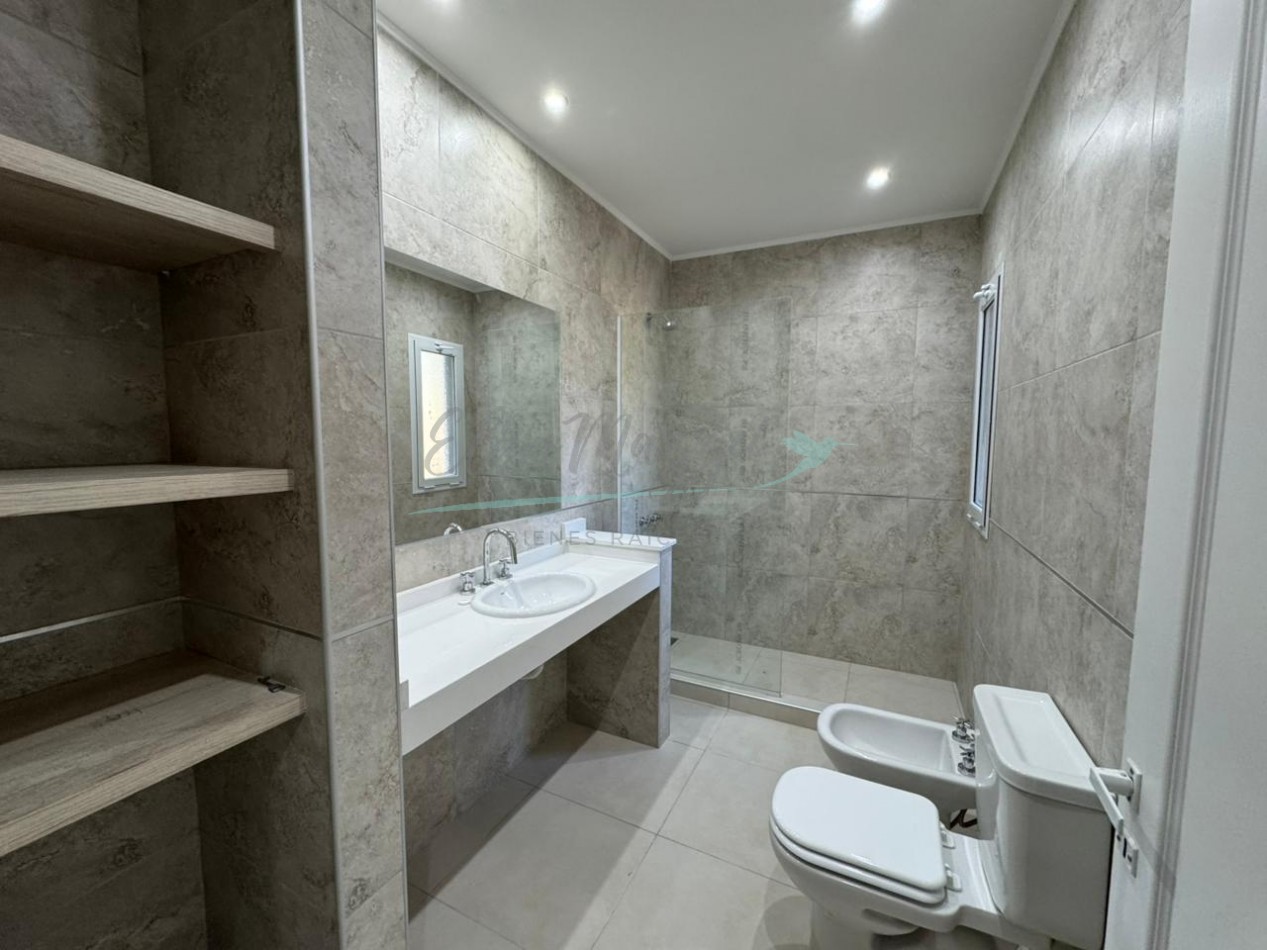 CASA EN VENTA EN ZONA ALAMOS - PINAMAR 