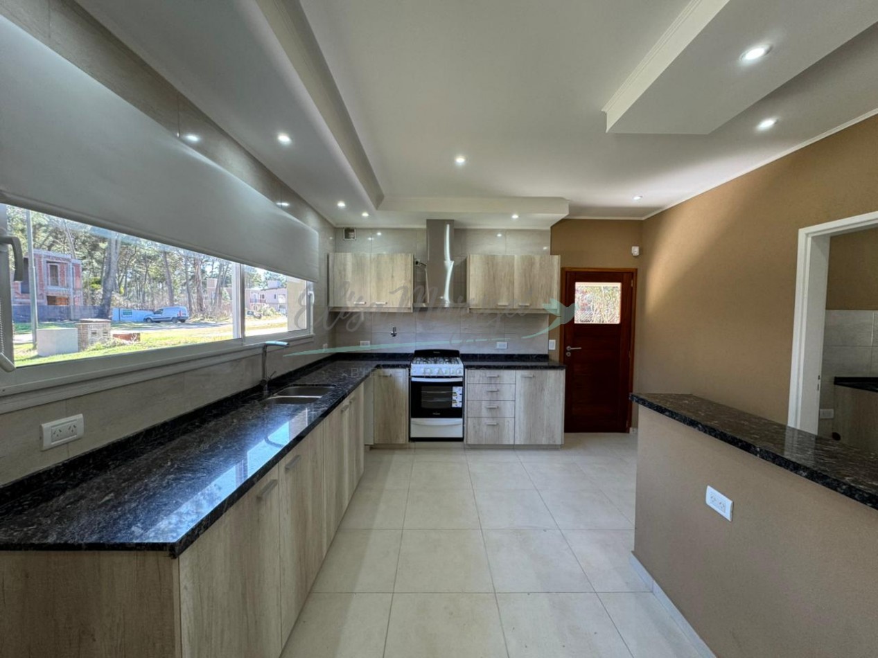 CASA EN VENTA EN ZONA ALAMOS - PINAMAR 