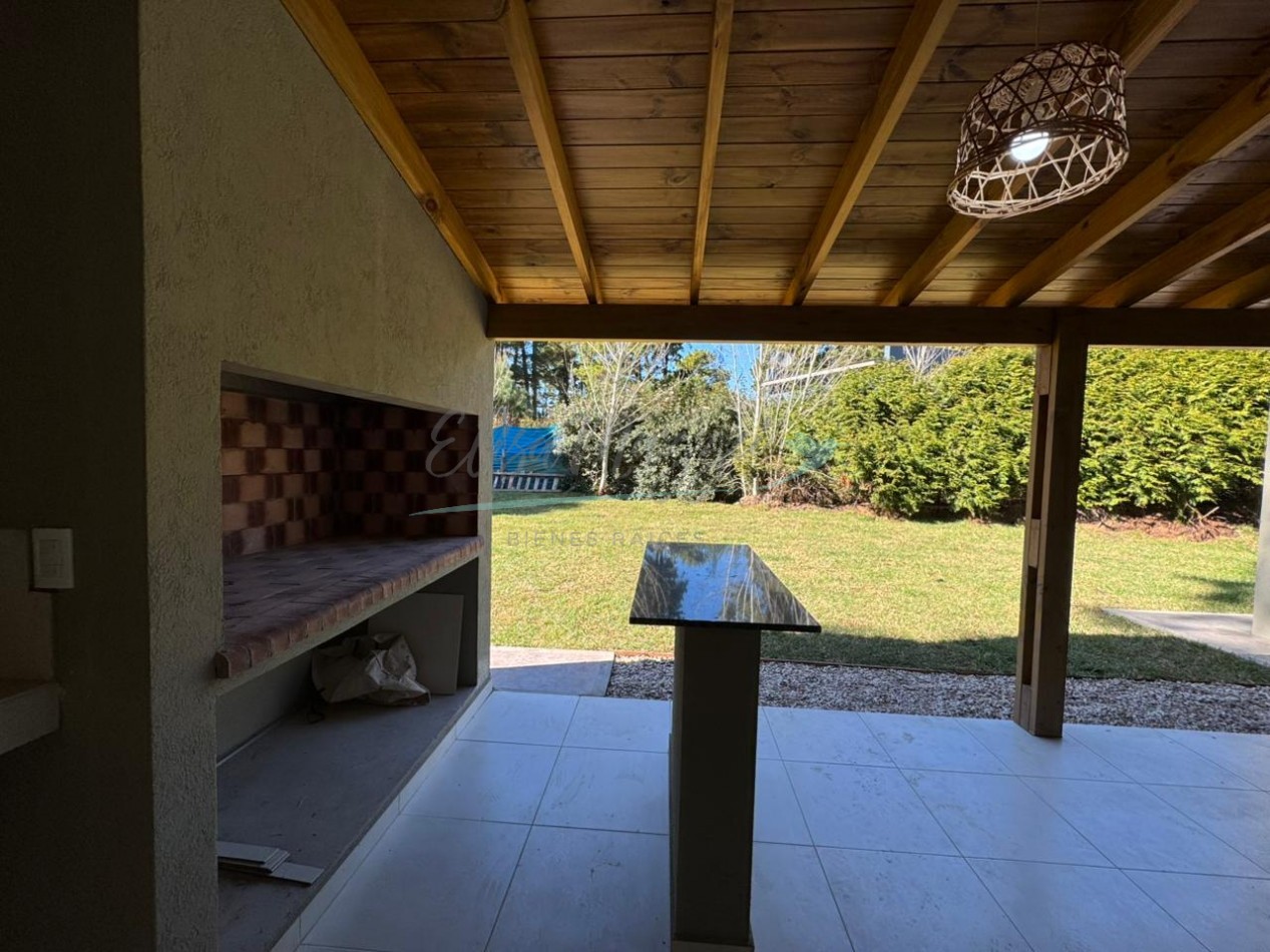 CASA EN VENTA EN ZONA ALAMOS - PINAMAR 