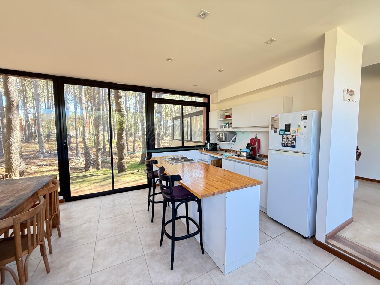 CASA EN VENTA A METROS DEL MAR - VILLA ROBLES