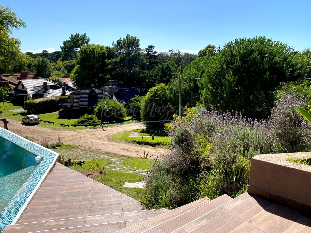 CASA EN VENTA - PINAMAR