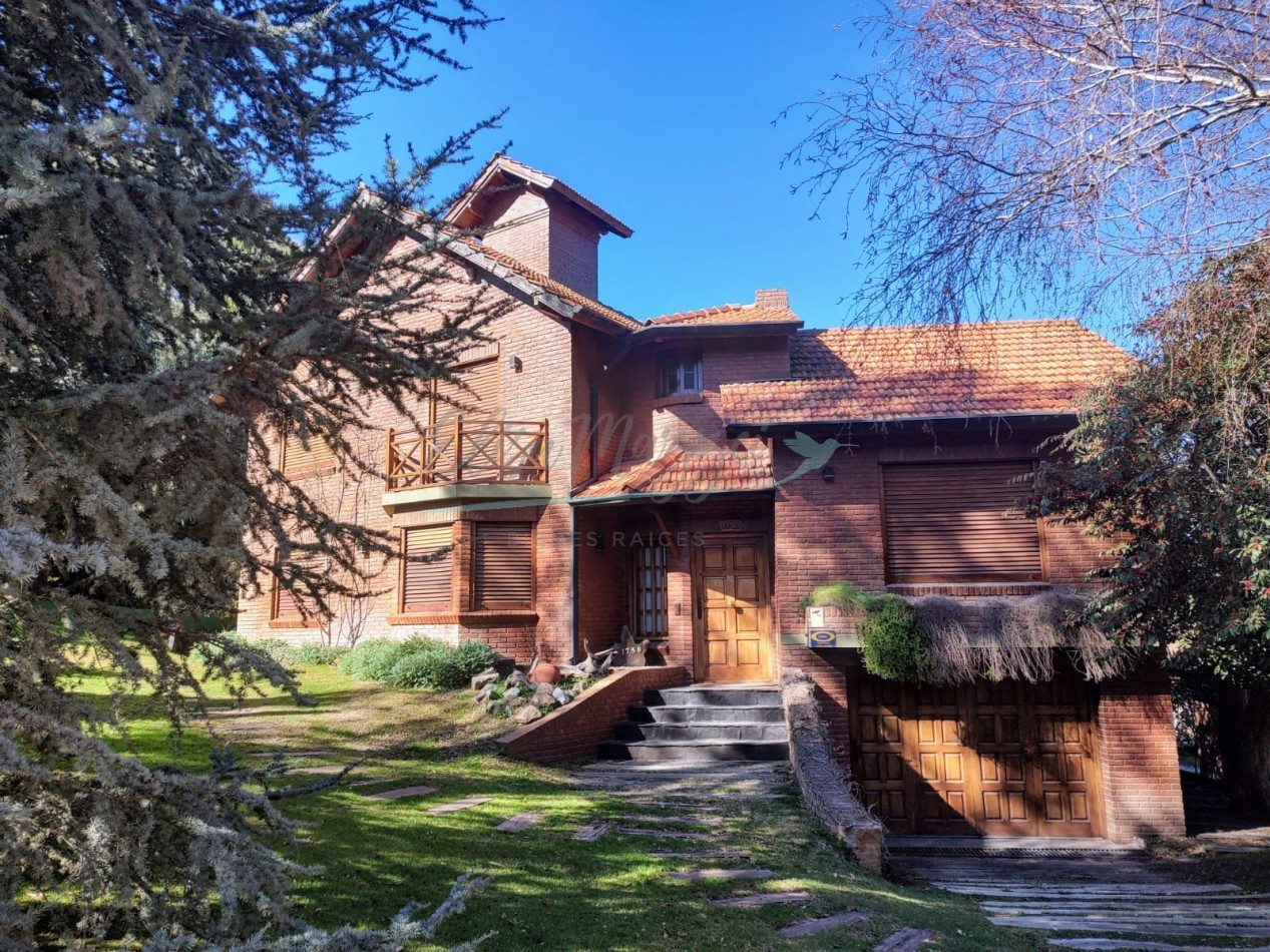 CASA EN VENTA SOBRE DOS LOTES - PINAMAR