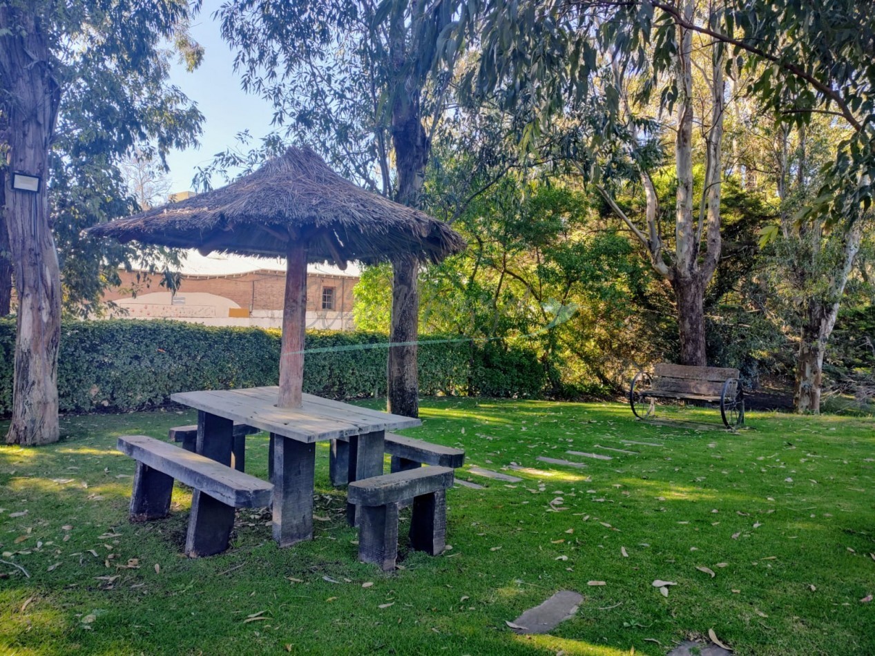 CASA EN VENTA SOBRE DOS LOTES - PINAMAR