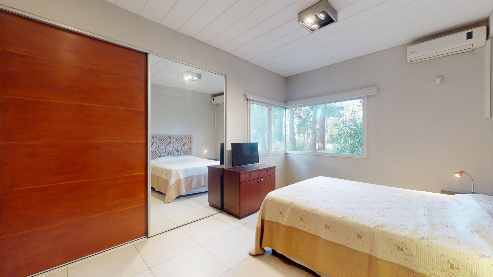 CASA EN VENTA - PINAMAR