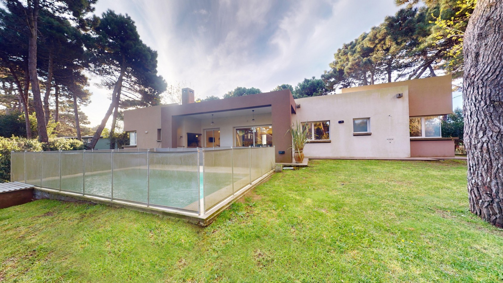 CASA EN VENTA - PINAMAR