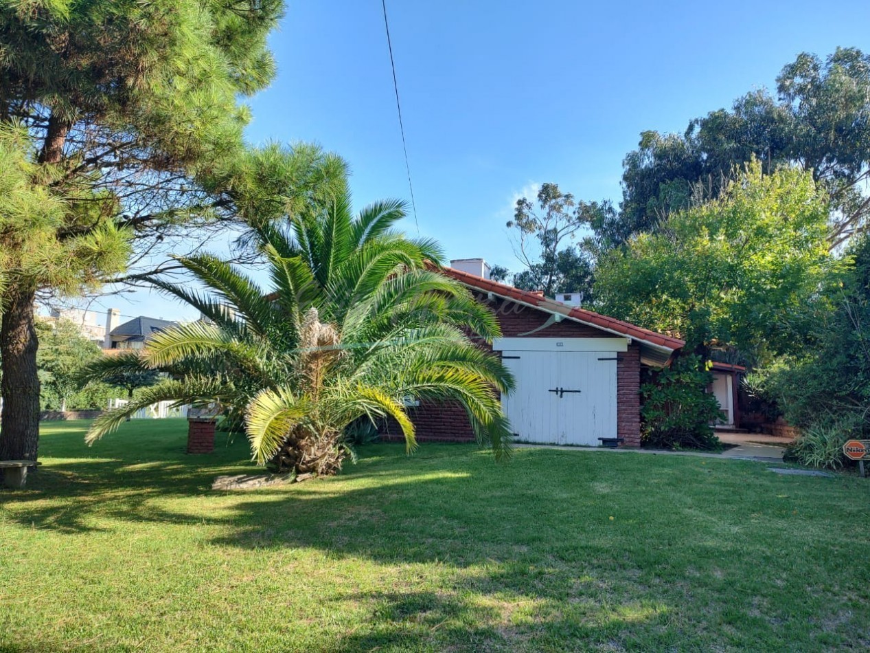 LOTE COMERCIAL CON CASA EN VENTA - PINAMAR 