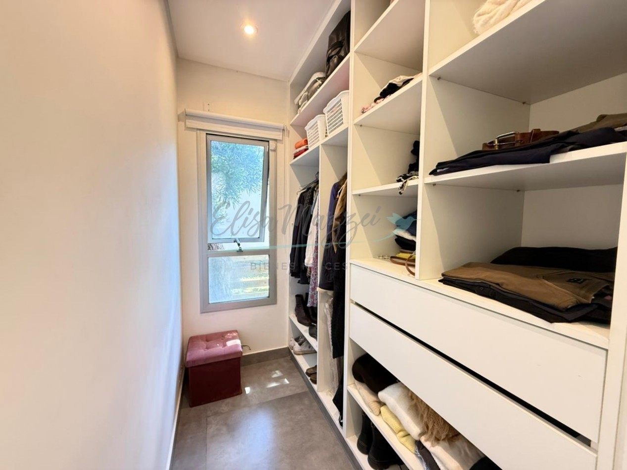 CASA EN VENTA - PINAMAR 