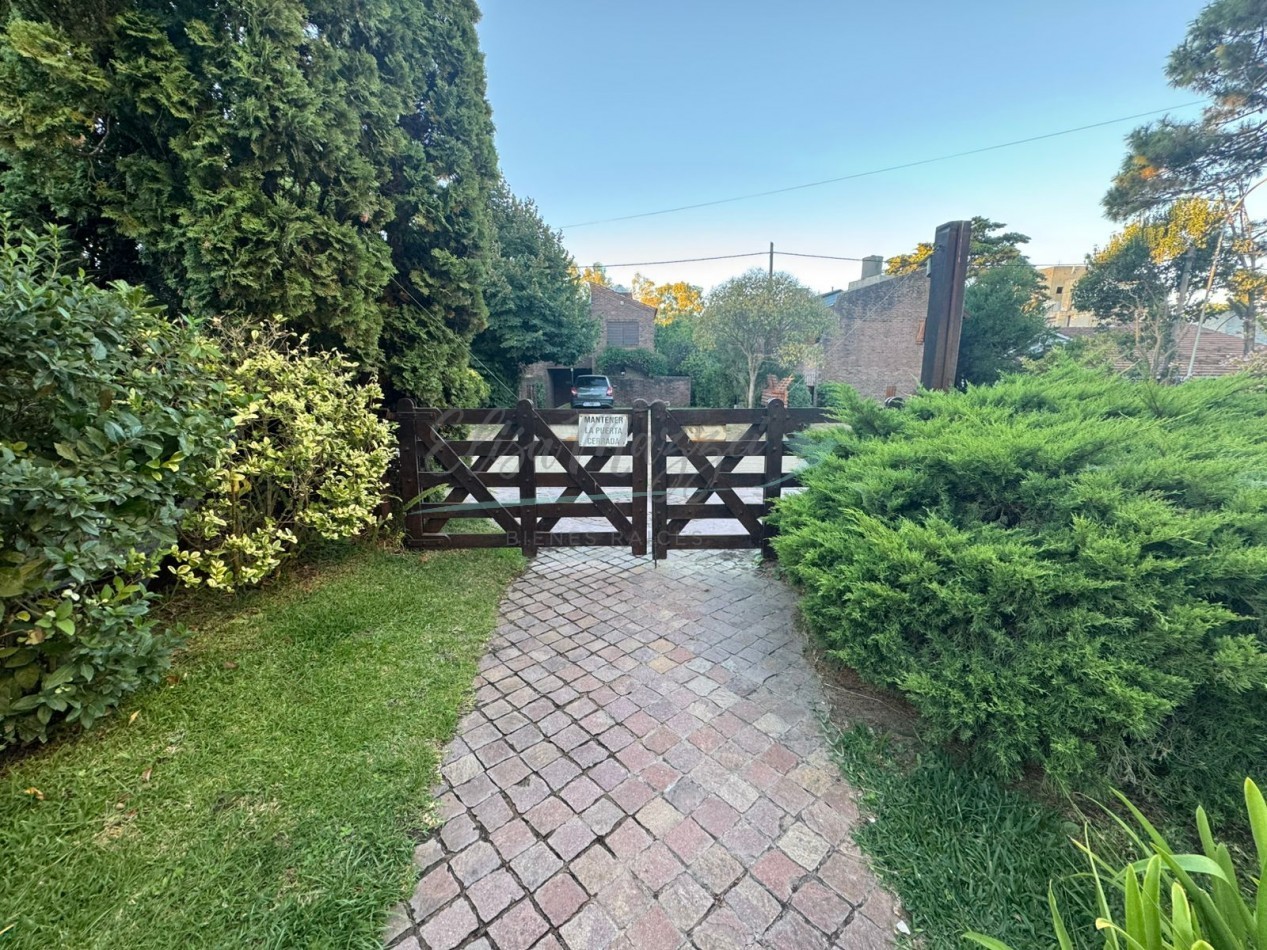 DUPLEX CUATRO AMBIENTES EN VENTA - PINAMAR CENTRO - FINANCIACION