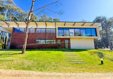 CASA EN VENTA A METROS DEL MAR - VILLA ROBLES