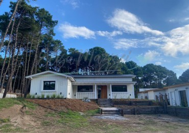 CASA EN VENTA - PIONEROS - PINAMAR