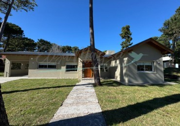 CASA EN VENTA EN ZONA ALAMOS - PINAMAR 